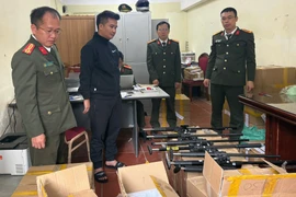 Bắt đối tượng mua bán, tàng trữ trái phép vũ khí, thu số lượng lớn tang vật