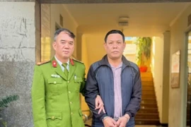 Bắt kẻ trốn truy nã 16 năm về tội lạm dụng tín nhiệm chiếm đoạt tài sản