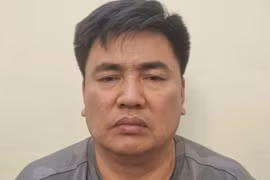 Tạm giữ hình sự đối tượng đẩy CSGT vào đầu xe tải ở Hà Nội 