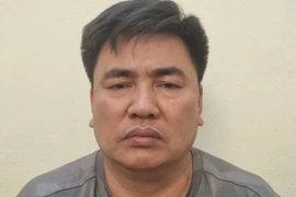 Tạm giữ hình sự đối tượng đẩy CSGT vào đầu xe tải ở Hà Nội 