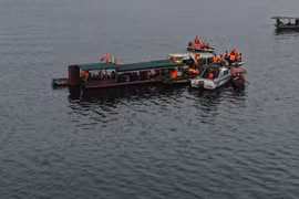 Vụ tai nạn đường thủy hồ Thác Bà làm 6 người chết, tàu khách chở quá tải