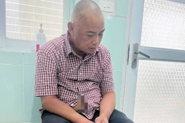 Người đàn ông dùng dao tấn công đại úy công an bị thương phải nhập viện