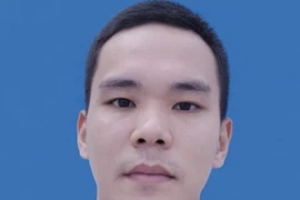 Công an Hà Nội tìm bị hại vụ lừa đảo mua bán đồng hồ, điện thoại iPhone