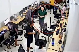 Hà Nội tạm đình chỉ công tác đối với 2 cán bộ Công an