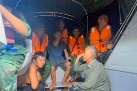 Tàu cá bị chìm sau va chạm, 3 thuyền viên được kịp thời cứu nạn 