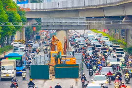 "Lô cốt" xuất hiện, đường Nguyễn Trãi gây ùn tắc kéo dài ở Hà Nội