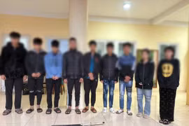 Hai anh em bị nhóm đối tượng chém gây thương tích trước cửa nhà ở Hà Nội