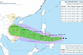 Bão Kalmaegi giật cấp 14 tiến gần Biển Đông và còn mạnh thêm 