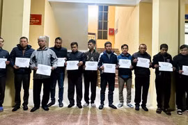 Bắt quả tang 11 đối tượng đánh bạc trong ngôi nhà bỏ hoang ở Ninh Bình