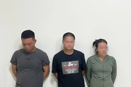 Bắt giữ 3 đối tượng xả thẳng chất thải bể phốt xuống sông Tô Lịch