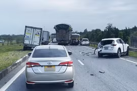 Tai nạn liên hoàn trên cao tốc Hà Nội - Thái Nguyên gây ùn tắc kéo dài