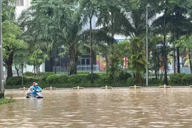 Sáng 8/10 mưa giảm, Hà Nội vẫn còn nhiều điểm úng ngập