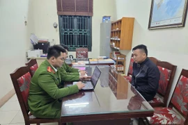 Người đàn ông dùng súng tự chế đe dọa vợ có thể đối diện hình phạt nào?