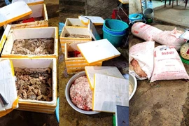 Phạt 126 triệu đồng cơ sở xả thải, bán 3,5 tấn mỡ, lòng bẩn