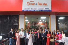 Lãnh đạo VUSTA thăm và chúc Tết Báo Tri thức và Cuộc sống 