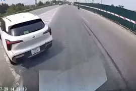 Xử phạt tài xế quay đầu xe trên cao tốc Hà Nội - Bắc Giang