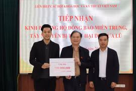 VUSTA tiếp nhận kinh phí ủng hộ đồng bào miền Trung, Tây Nguyên