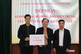 VUSTA tiếp nhận kinh phí ủng hộ đồng bào miền Trung, Tây Nguyên