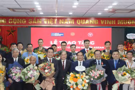 Liên đoàn kỹ sư ASEAN nhận Huân chương Hữu nghị của Chủ tịch nước