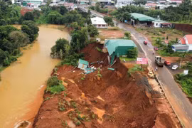 Nguy cơ lũ quét và sạt lở ở 8 tỉnh, thành do mưa lớn