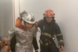 Cứu thành công 2 bà cháu trong vụ cháy nhà ở Hà Nội