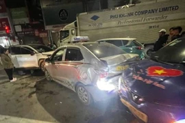 Nữ tài xế ô tô đi ngược chiều gây tai nạn liên hoàn ở Hà Nội 