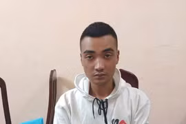 Nam thanh niên cướp hàng loạt điện thoại của phụ nữ đi đường