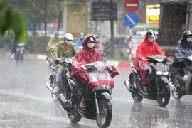 Cảnh báo mưa lớn cục bộ kèm dông lốc, sét tại khu vực Hà Nội