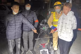 Hà Nội liên tiếp phát hiện thanh niên mang vũ khí 'dạo phố' đêm