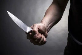 Truy bắt kẻ chém người trọng thương, mang súng bỏ trốn vào rừng