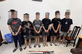 Bắt giữ 11 đối tượng mang theo hung khí đi gây rối trật tự công cộng