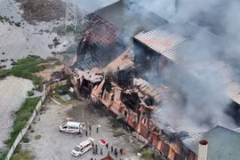 Cháy xưởng tái chế ở Hưng Yên khiến 5 người tử vong