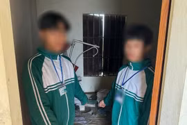 Tạm giữ 2 đối tượng sản xuất, buôn bán pháo nổ ở Hà Nội