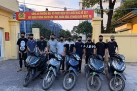 Bốc đầu xe trước chung cư ở Hà Nội, nhóm đối tượng bị khởi tố