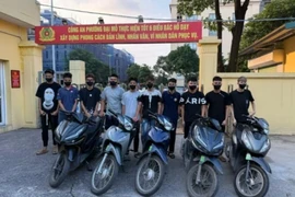 Bốc đầu xe trước chung cư ở Hà Nội, nhóm đối tượng bị khởi tố