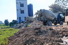 Khởi tố đối tượng đổ 150 tấn chất thải rắn ra môi trường ở Ninh Bình