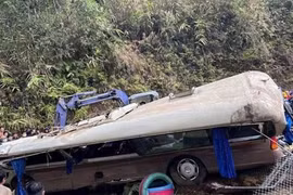 Thủ tướng yêu cầu khắc phục hậu quả vụ lật xe khiến 9 người tử vong ở Lào Cai