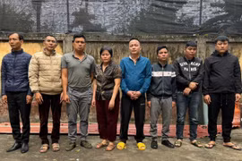 Khởi tố 8 đối tượng lắp đặt camera, nhiều lớp cửa sắt để đánh bạc