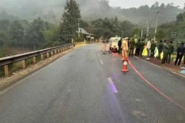 Lật xe khách chở 18 người khiến 4 người tử vong ở Sơn La