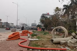 Dự án mở rộng QL1A đoạn Văn Điển – Ngọc Hồi ngổn ngang vật liệu