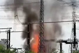 Cháy trạm biến áp ở Ninh Bình, cột khói bốc cao hàng chục mét