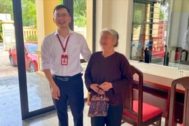 Nghe cuộc gọi từ "con rể ảo", bà cụ suýt mất 300 triệu đồng