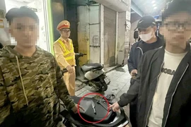 Chặn bắt quái xế mang dao trên đường phố Hà Nội