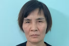 Tạm giữ hình sự người người phụ nữ lấy đồ, hành hung nữ sinh ở Hà Nội