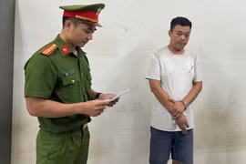 Tạm giữ tài xế taxi 'chặt chém' khách 4,2 triệu đồng 