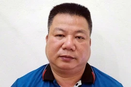 Khởi tố người đàn ông lao vào xe khách rút chìa khóa rồi bỏ đi