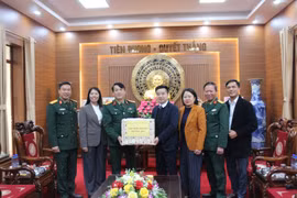 VUSTA đến thăm và chúc Tết cán bộ, chiến sĩ Sư đoàn 308