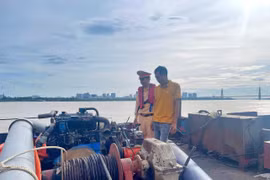 Vạch trần thủ đoạn hút trộm cát tinh vi trên sông Hồng