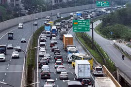 Đề xuất phân làn cấm xe tải đi vào làn sát dải phân cách trên cao tốc