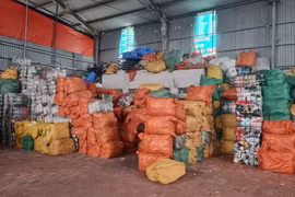 Phát hiện hơn 94 tấn quần áo không rõ nguồn gốc ở Hải Phòng